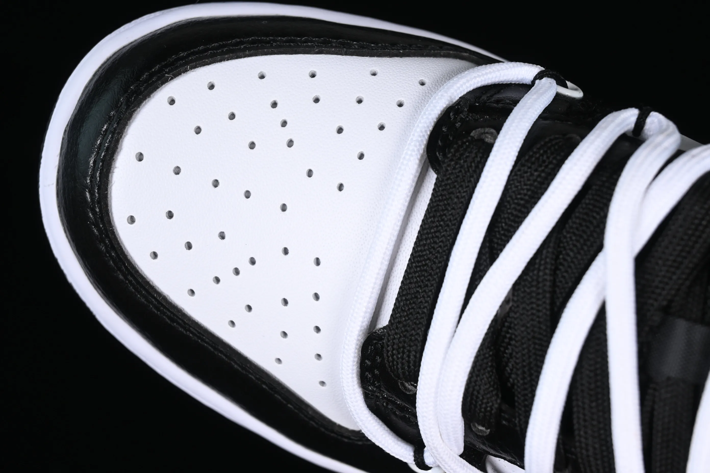 All Categories Nk SB Dunk Series Nk SB Dunk Low Low-top sneakers Nk Dunk Low Black and White Panda Customized version of deconstructed strap casual sneakers DD1391-100